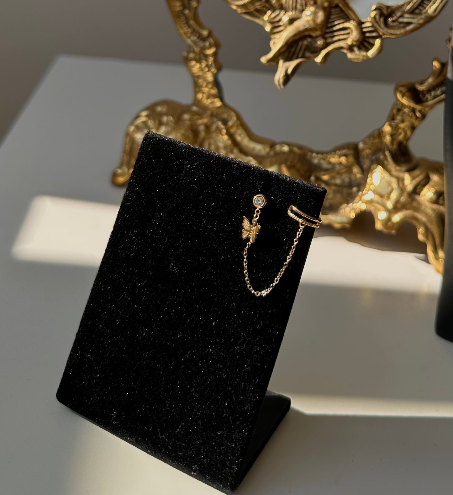 Boucle d’oreille avec faux piercing