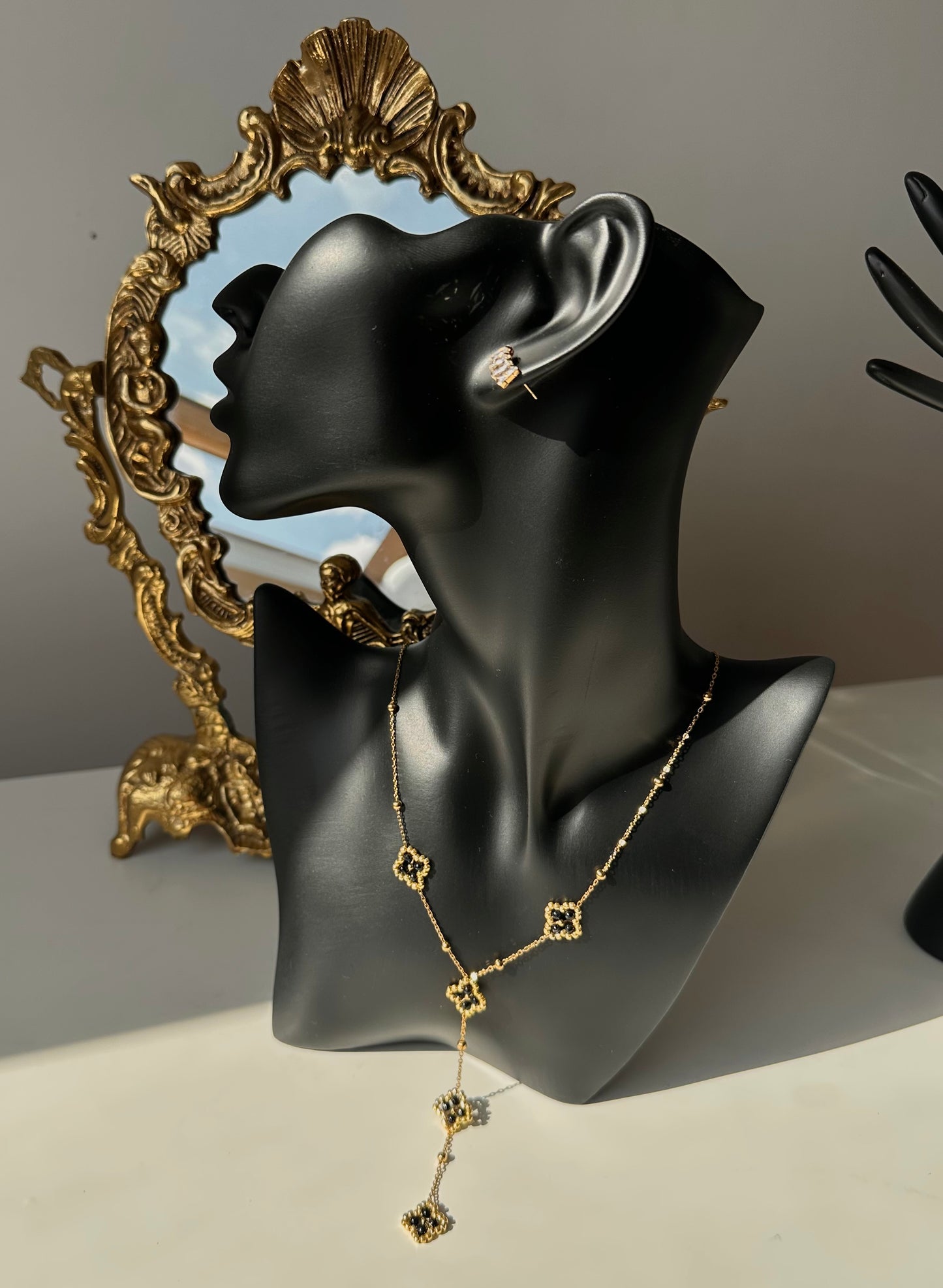 Collier trèfle noir