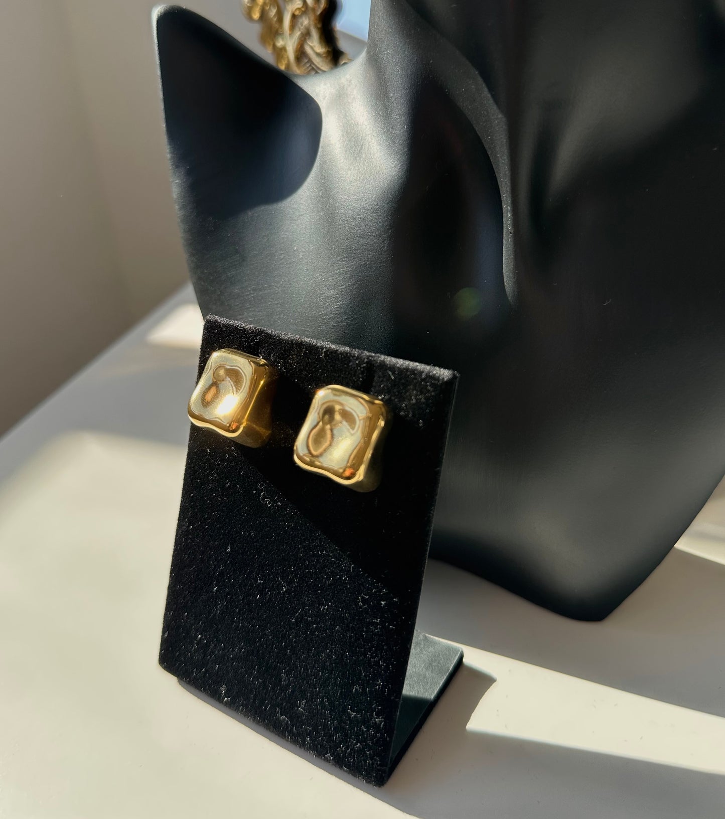 Boucle d’oreille carré