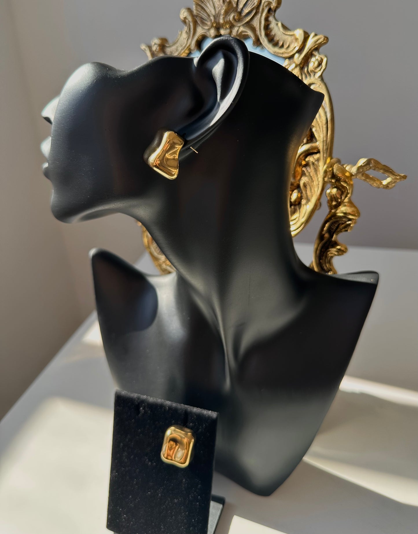 Boucle d’oreille carré