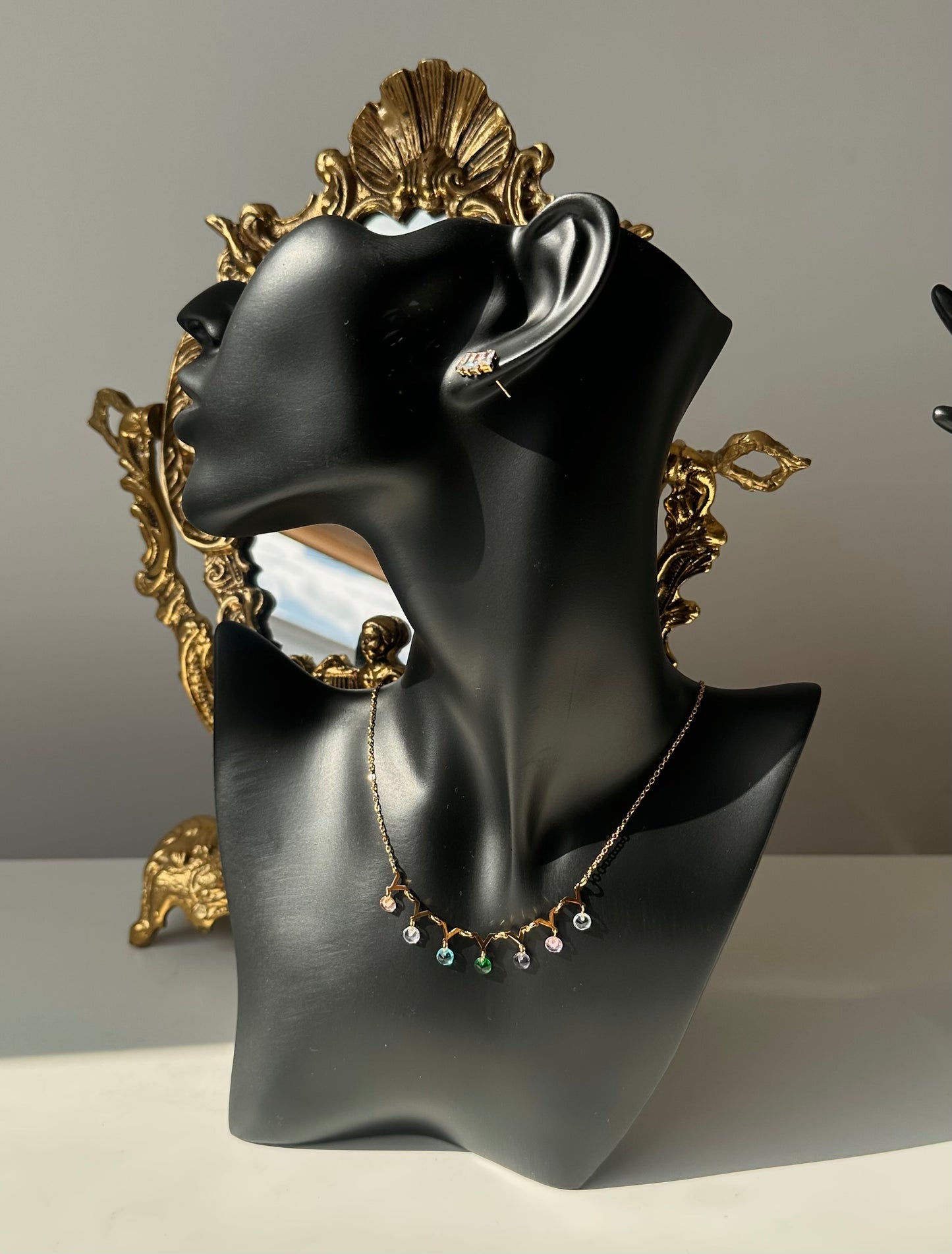 Collier V coloré