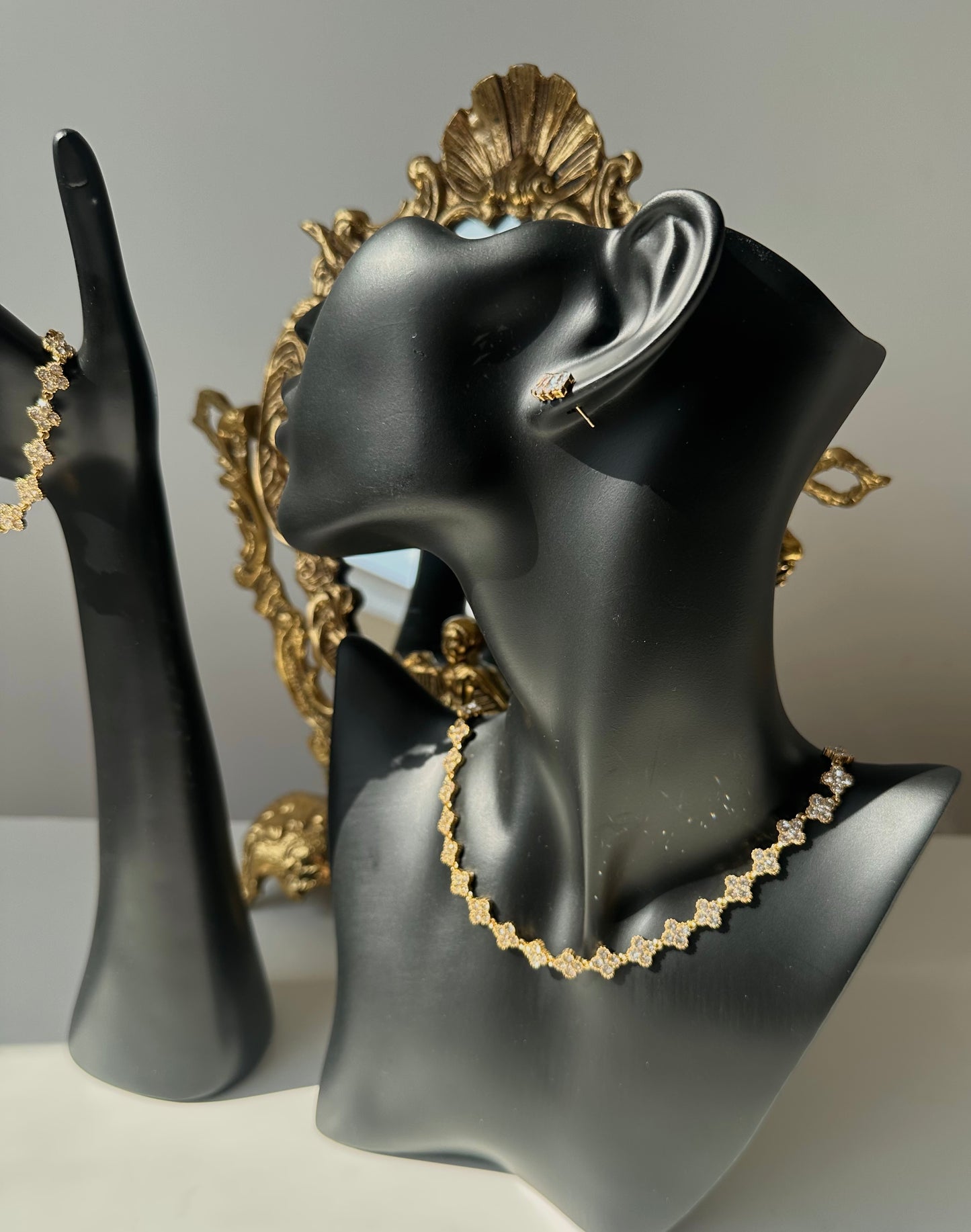 Collier trèfle strass
