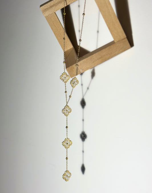 Collier trèfle blanc