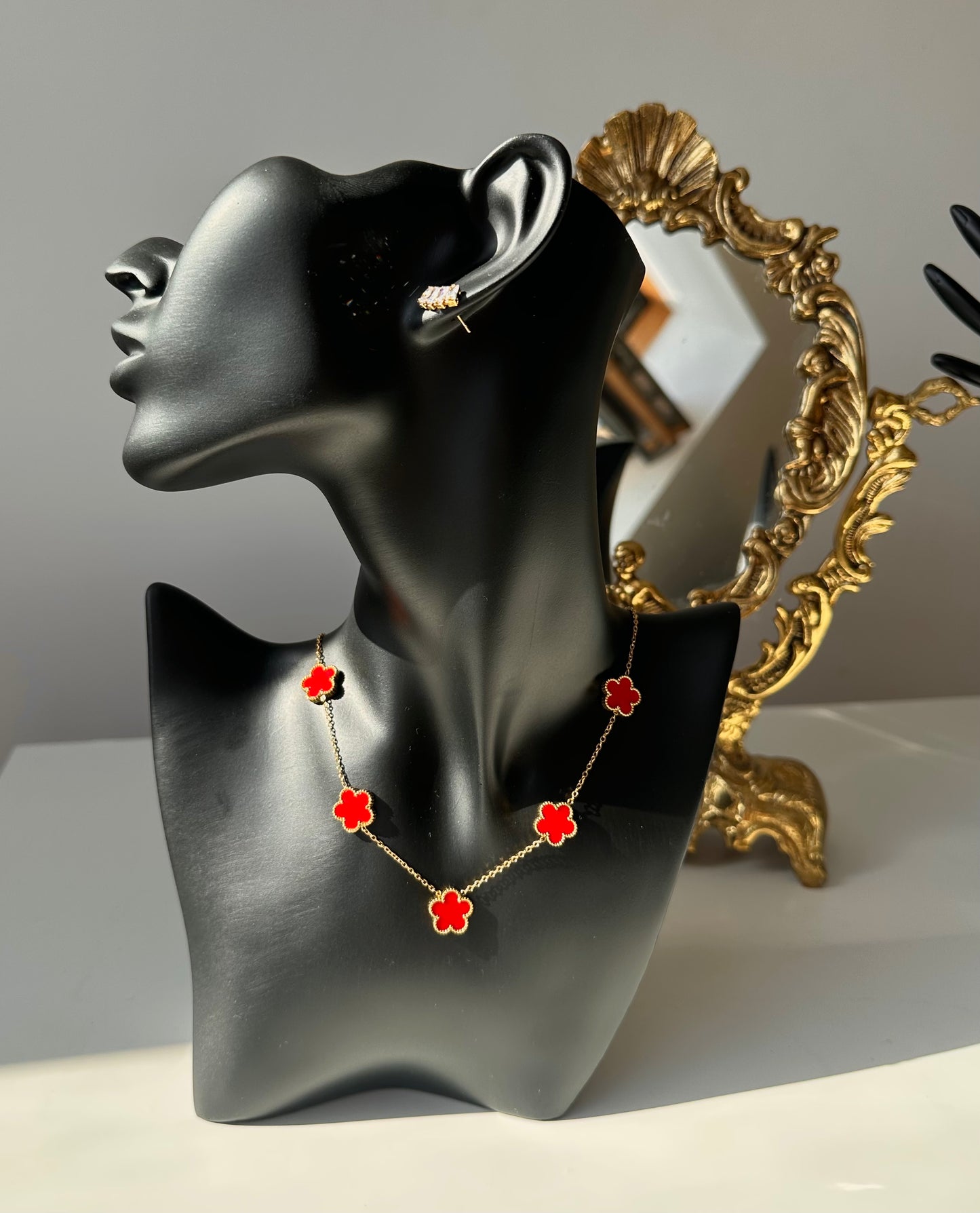 Collier trèfle rouge