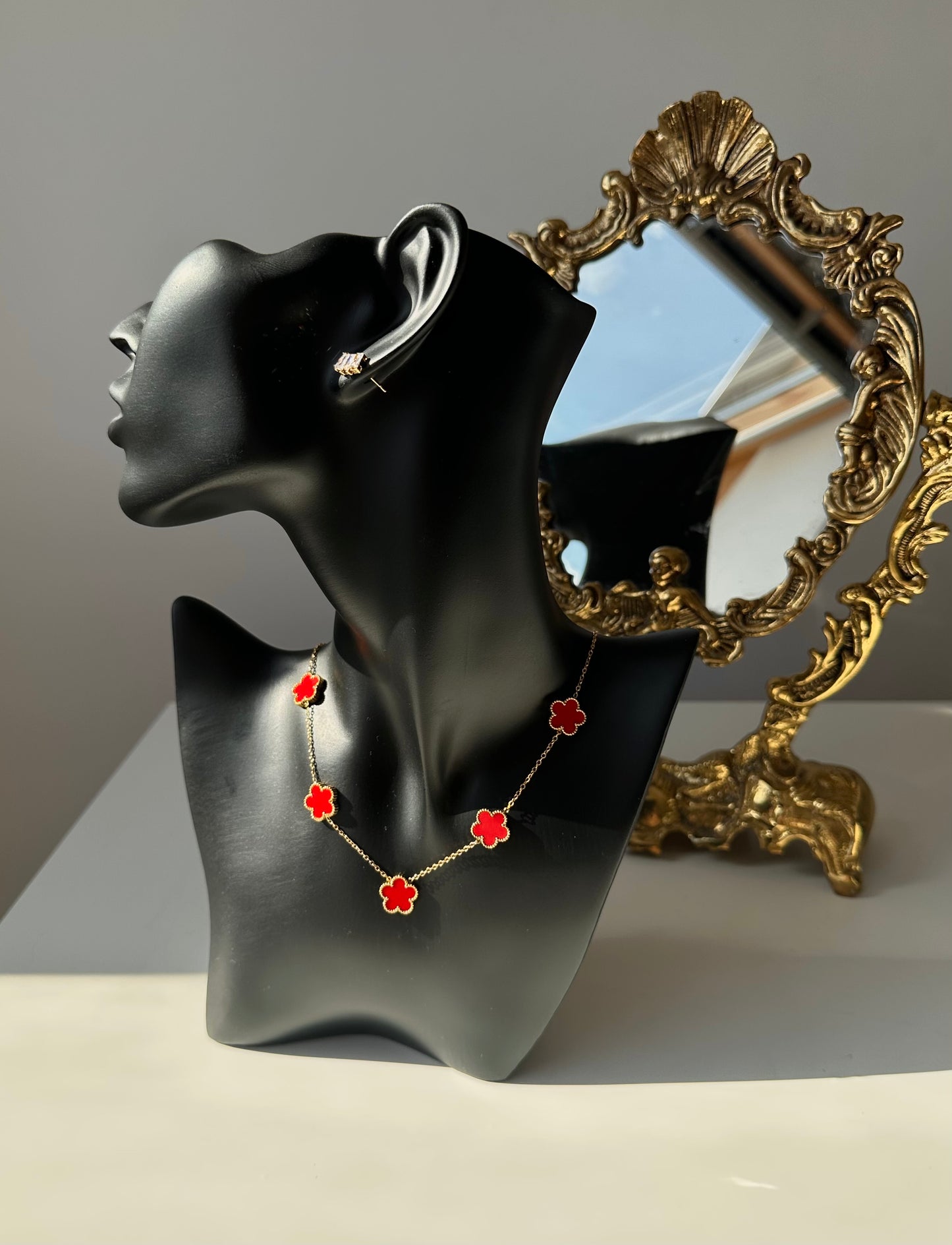 Collier trèfle rouge