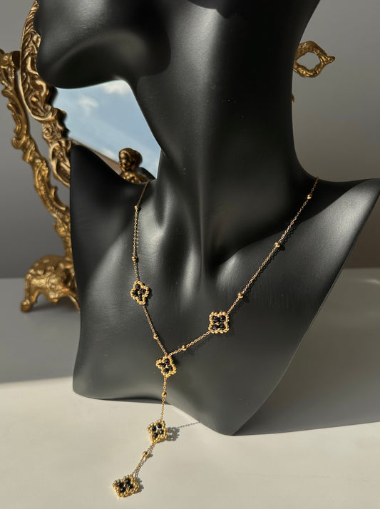 Collier trèfle noir